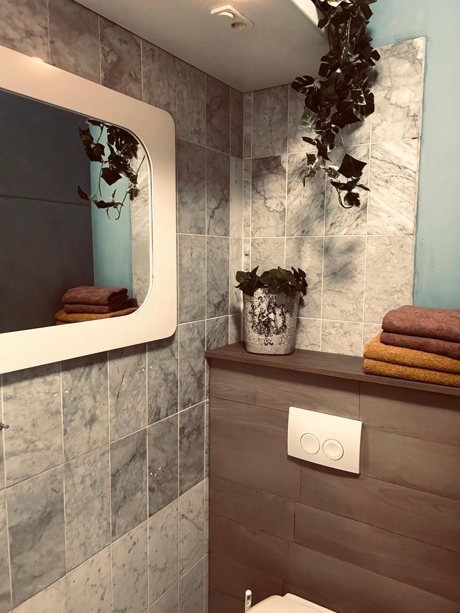 Slapen Bij Cafe De Concurrent Hotel Vlissingen Ngoại thất bức ảnh