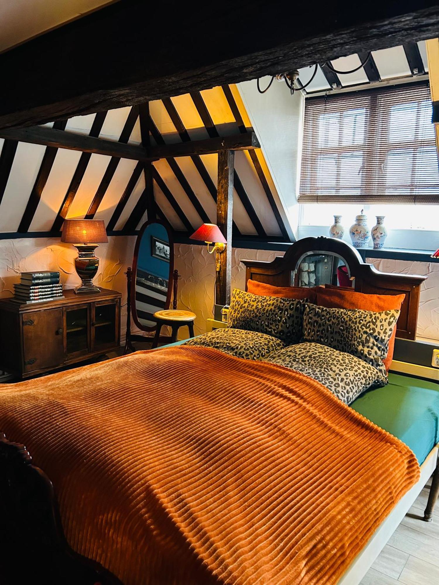 Slapen Bij Cafe De Concurrent Hotel Vlissingen Ngoại thất bức ảnh