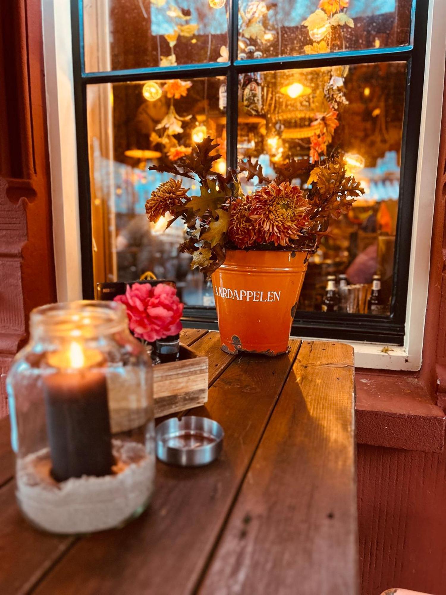 Slapen Bij Cafe De Concurrent Hotel Vlissingen Ngoại thất bức ảnh